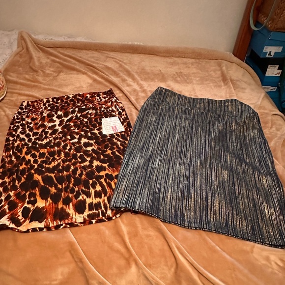 Lularoe Cassie Lot of 2 Skirts M NWT - Picture 1 of 4